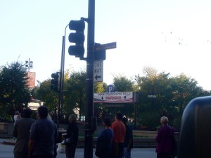 Лозунг над паркингом в центре Чикаго