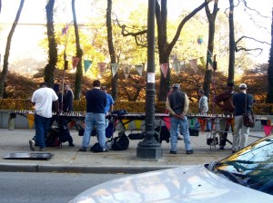 А пока люди в Гренд Парке пытаются разрешить непростую шахо-матовую комбинацию с выборами в Америке