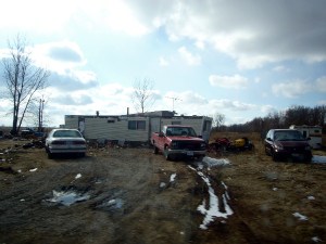 Проблем с машинами у местного населения здесь нет. 