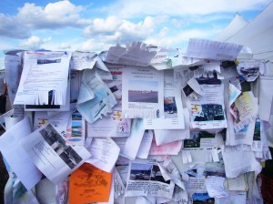 OSHKOSH-2009 042 Доска объявлений: "куплю/продам самолёт"