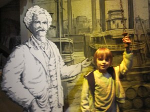 RUSLANA&ST.LOUIS2010 112 Музей в Арке: Марк Твен и Саша